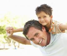 एक बच्चे के पालन-पोषण में पिता की अहम भूमिका होती है