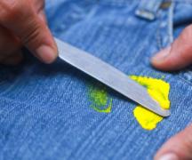 Kako odstraniti barvo z oblačil